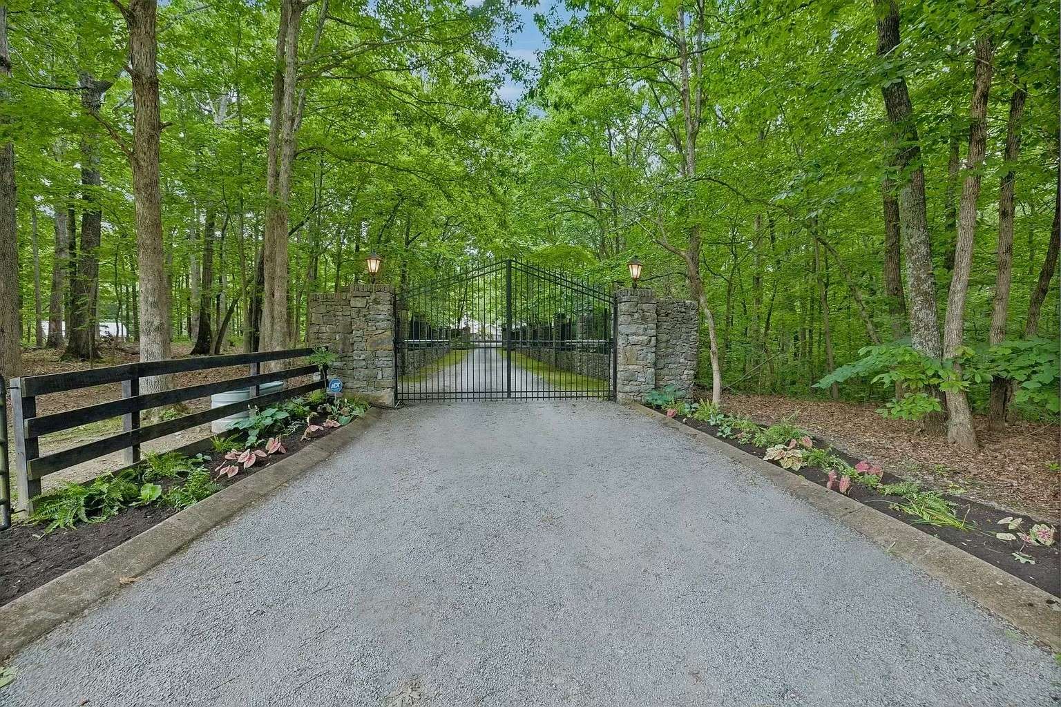 1105 Mount Pleasant Rd, Kingston Springs, TN 37082