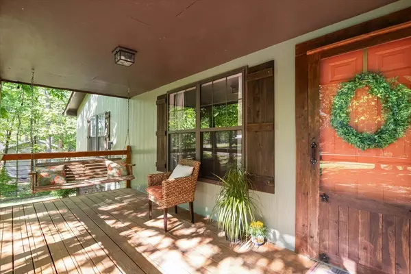 White Bluff, TN 37187,882 Pack Rd