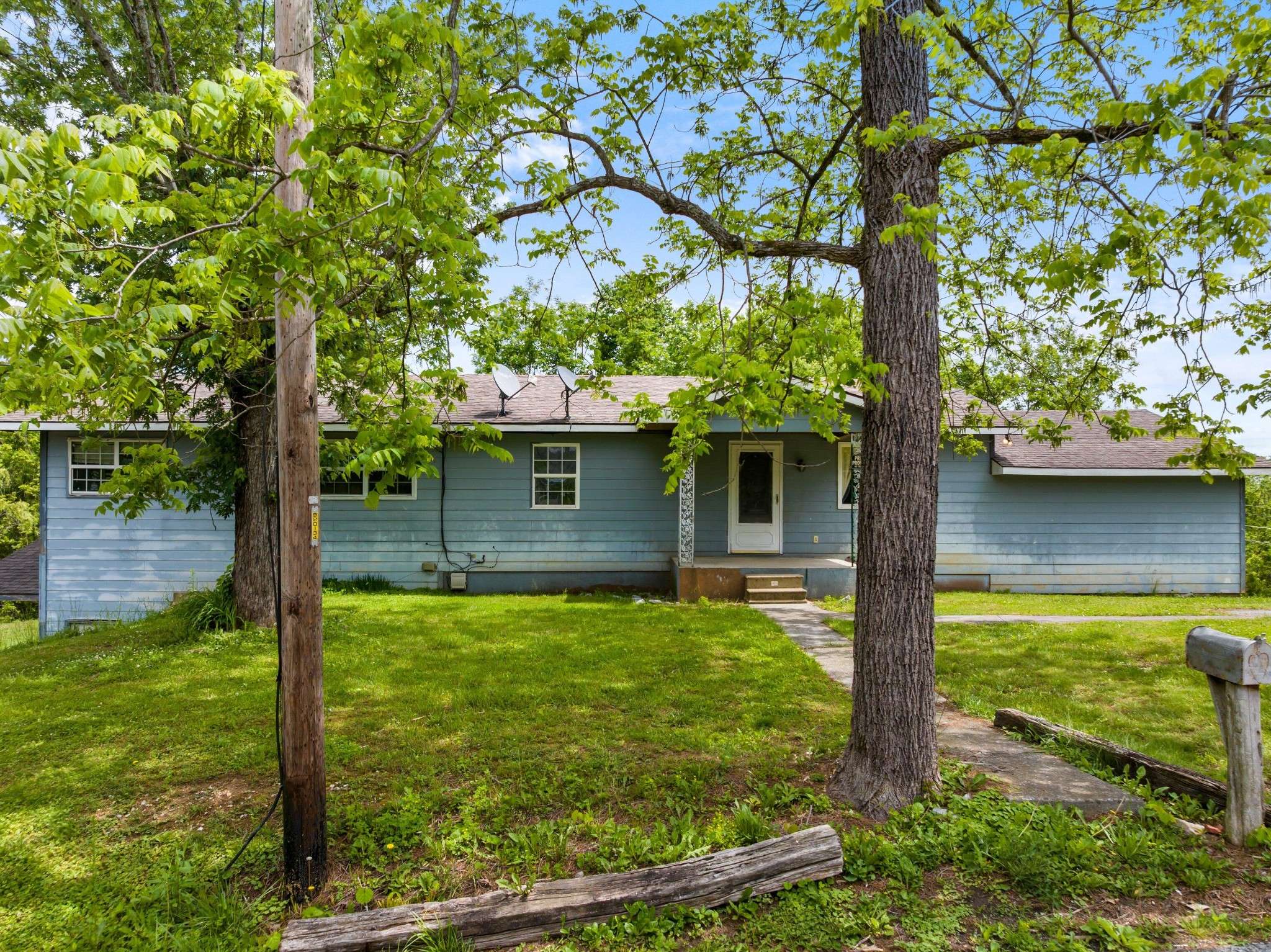 Tazewell, TN 37879,210 Welch RD