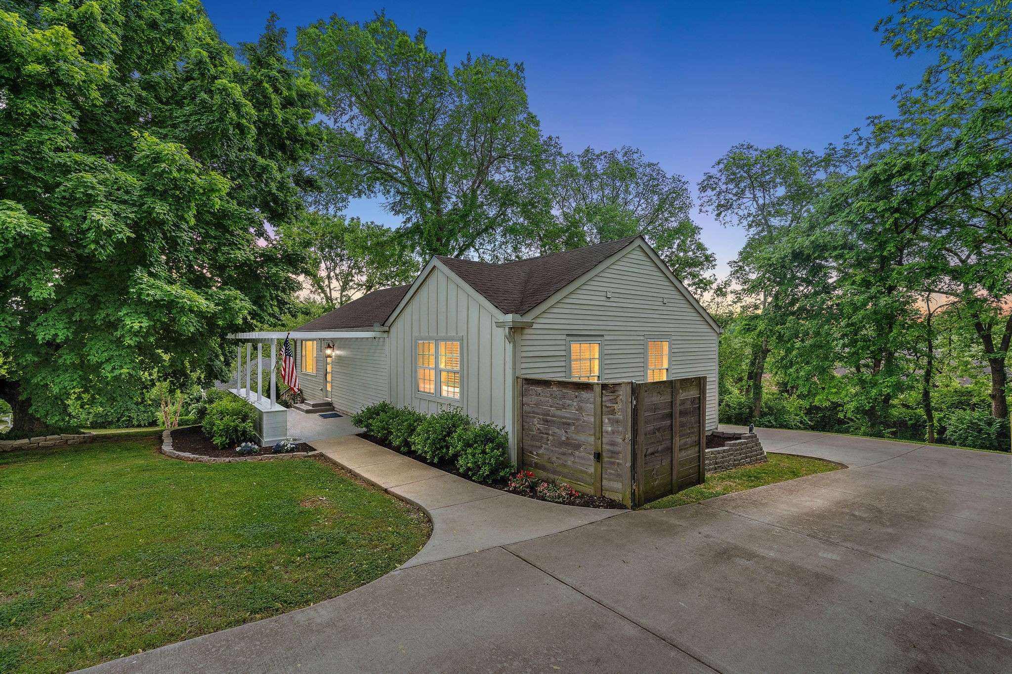 129 Neese Dr, Nashville, TN 37211
