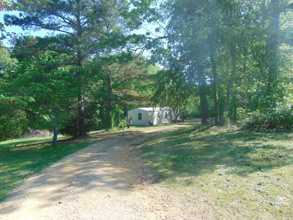 Lawrenceburg, TN 38464,184 Cemetery Rd