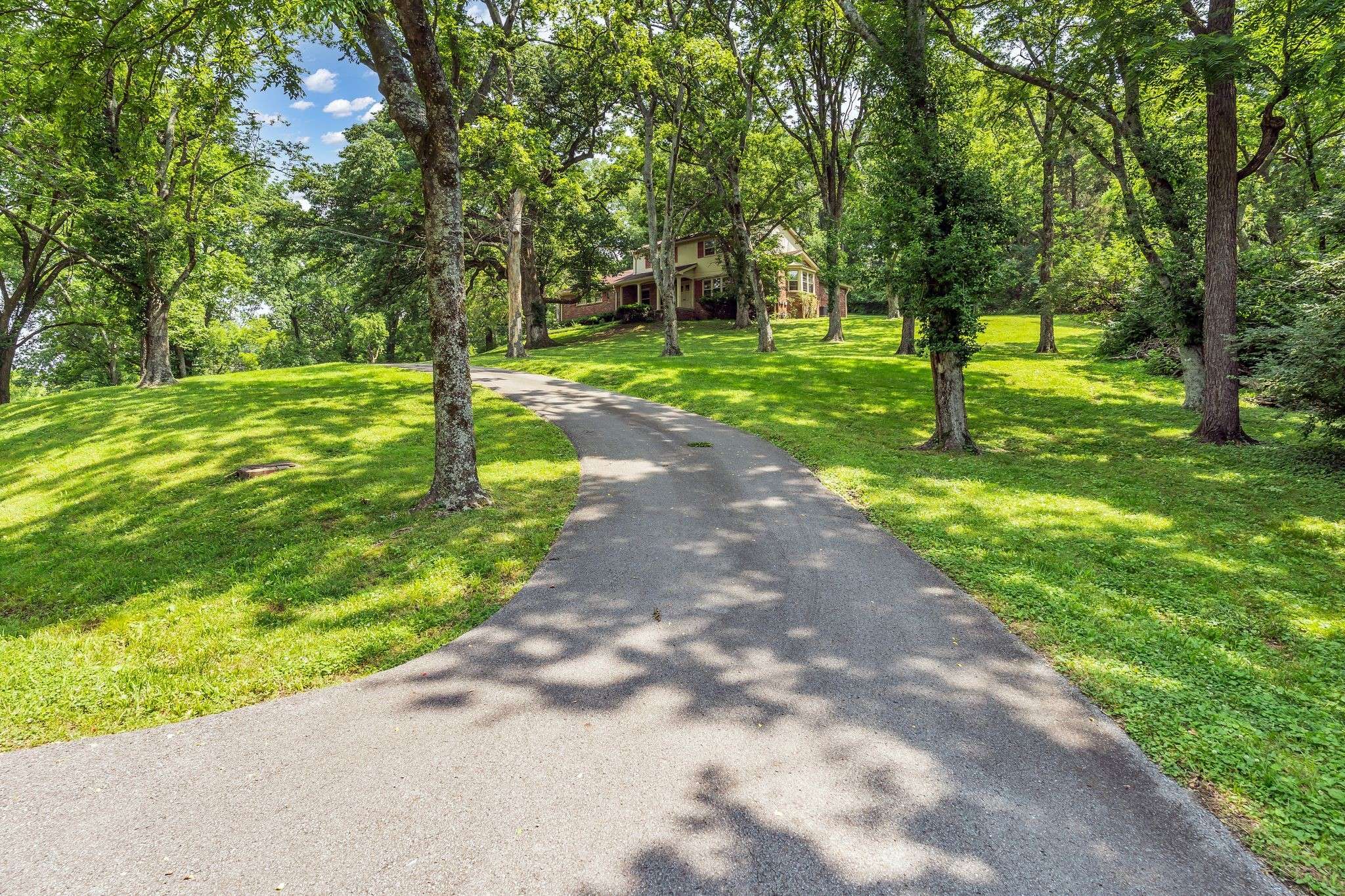 Nashville, TN 37205,208 Vaughns Gap Rd