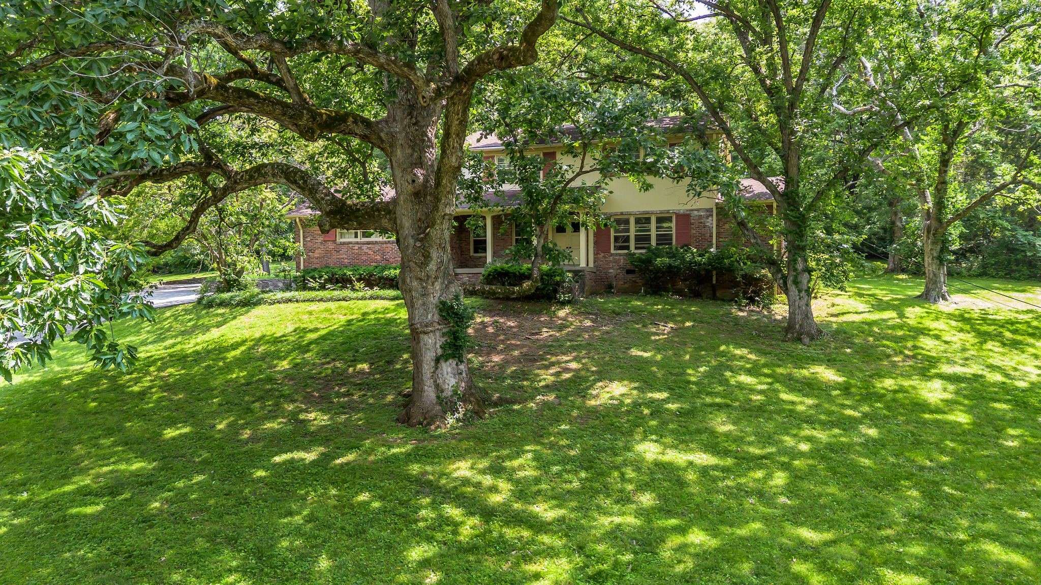 Nashville, TN 37205,208 Vaughns Gap Rd