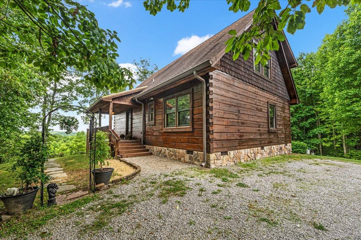 South Pittsburg, TN 37380,1085 Thunder Ridge Dr