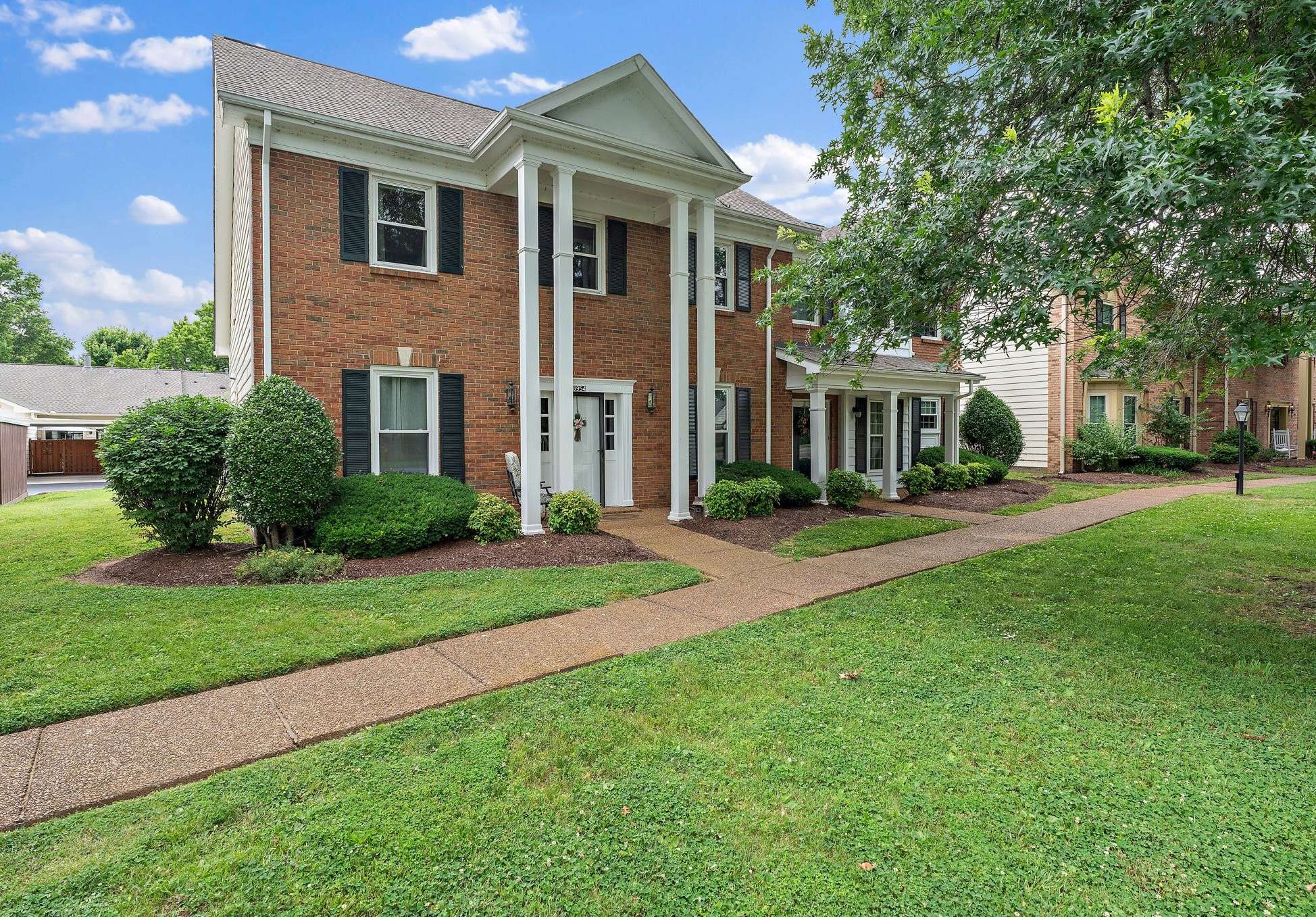 8954 Sawyer Brown Rd, Nashville, TN 37221