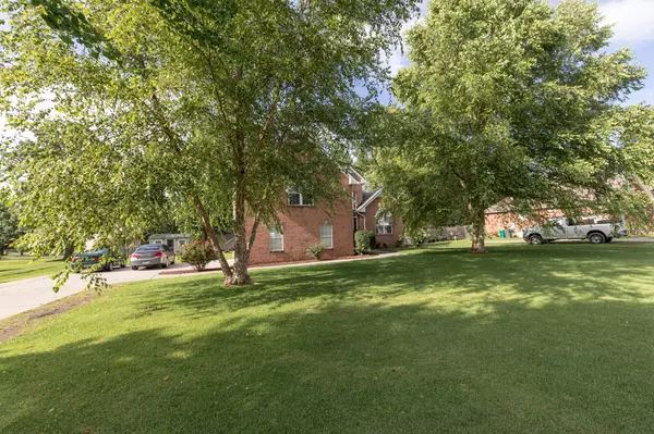 White House, TN 37188,206 Applewood Dr