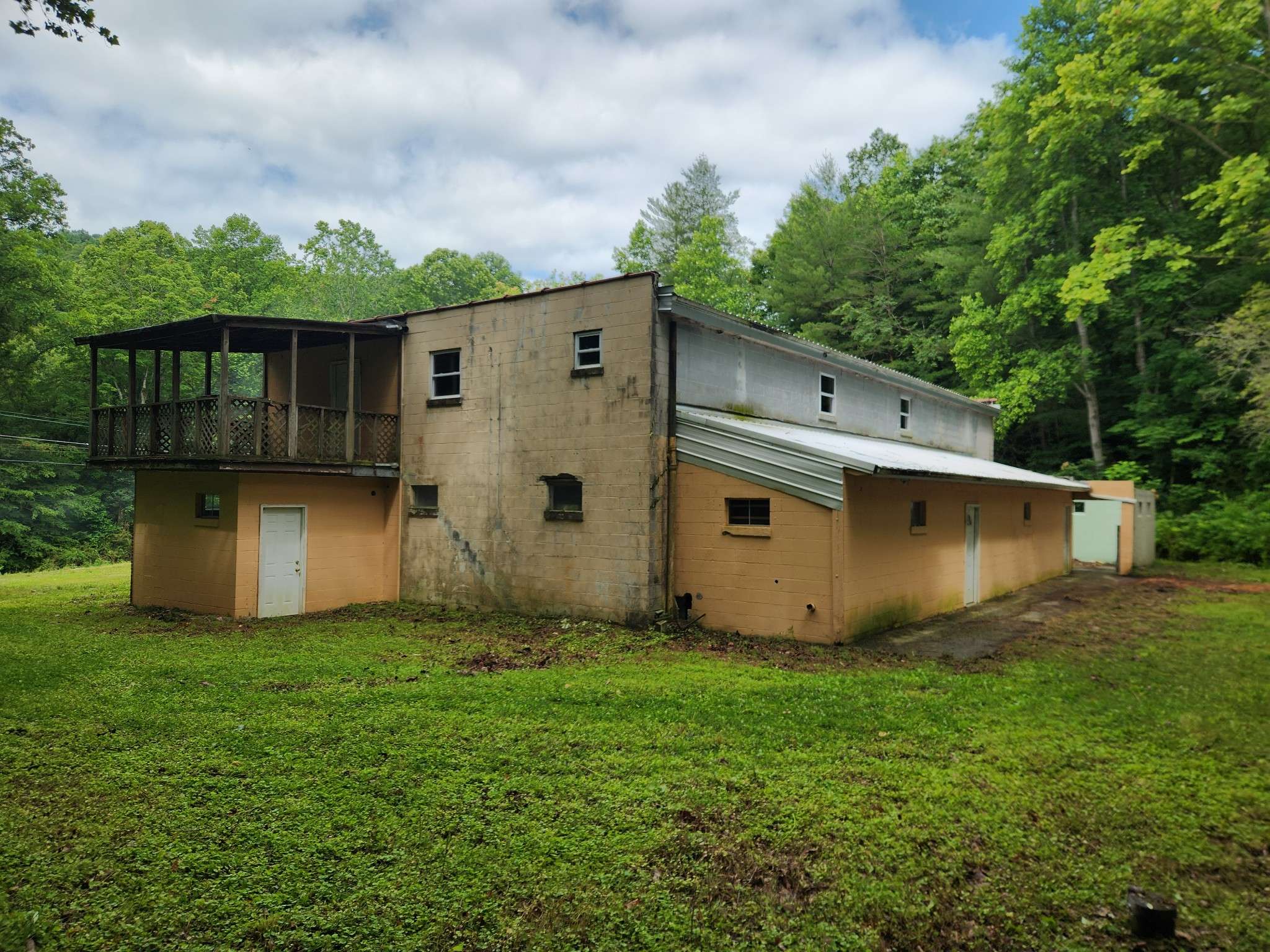 Lancing, TN 37770,585 Stone Hennessee RD
