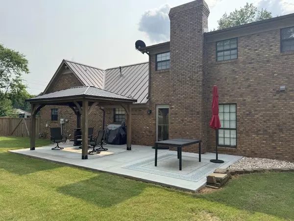 Florence, AL 35633,114 E Oak Hill Dr