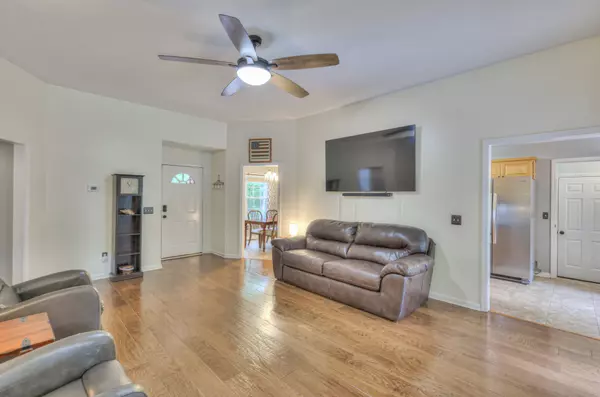 Chapmansboro, TN 37035,1147 Dimple Rd