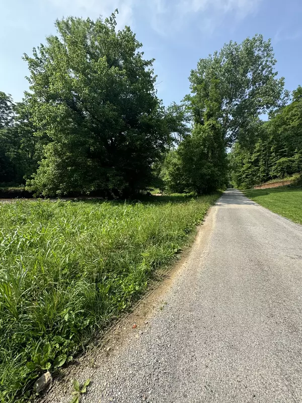 Westmoreland, TN 37186,25 Annie Hollow Road