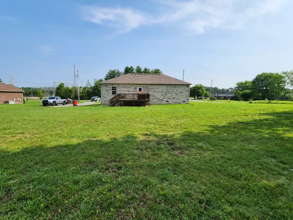 Lafayette, TN 37083,4574 Long Creek Rd