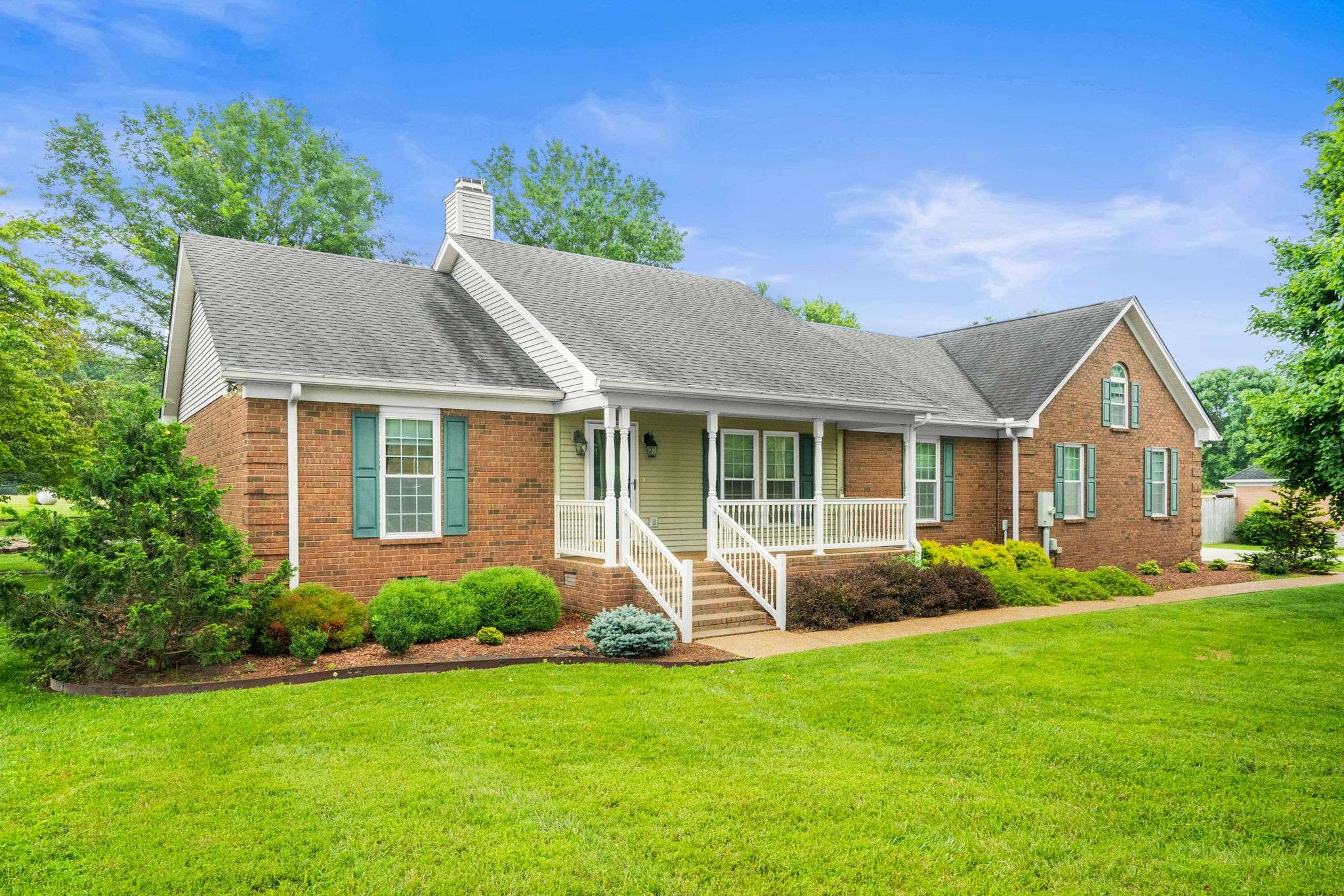 121 Biggs Rd, Cottontown, TN 37048