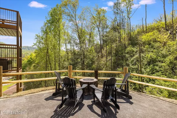 Gatlinburg, TN 37738,201 Laurel Oaks Way