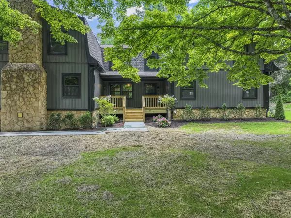 7121 Robinson Dr, Fairview, TN 37062