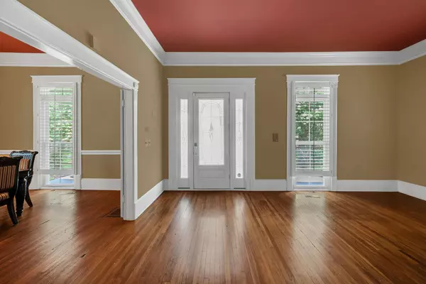 Nashville, TN 37203,825 Acklen Ave