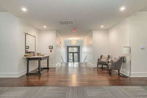 Nashville, TN 37208,601 Madison St #210