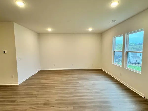 La Vergne, TN 37086,109 Glacier Way