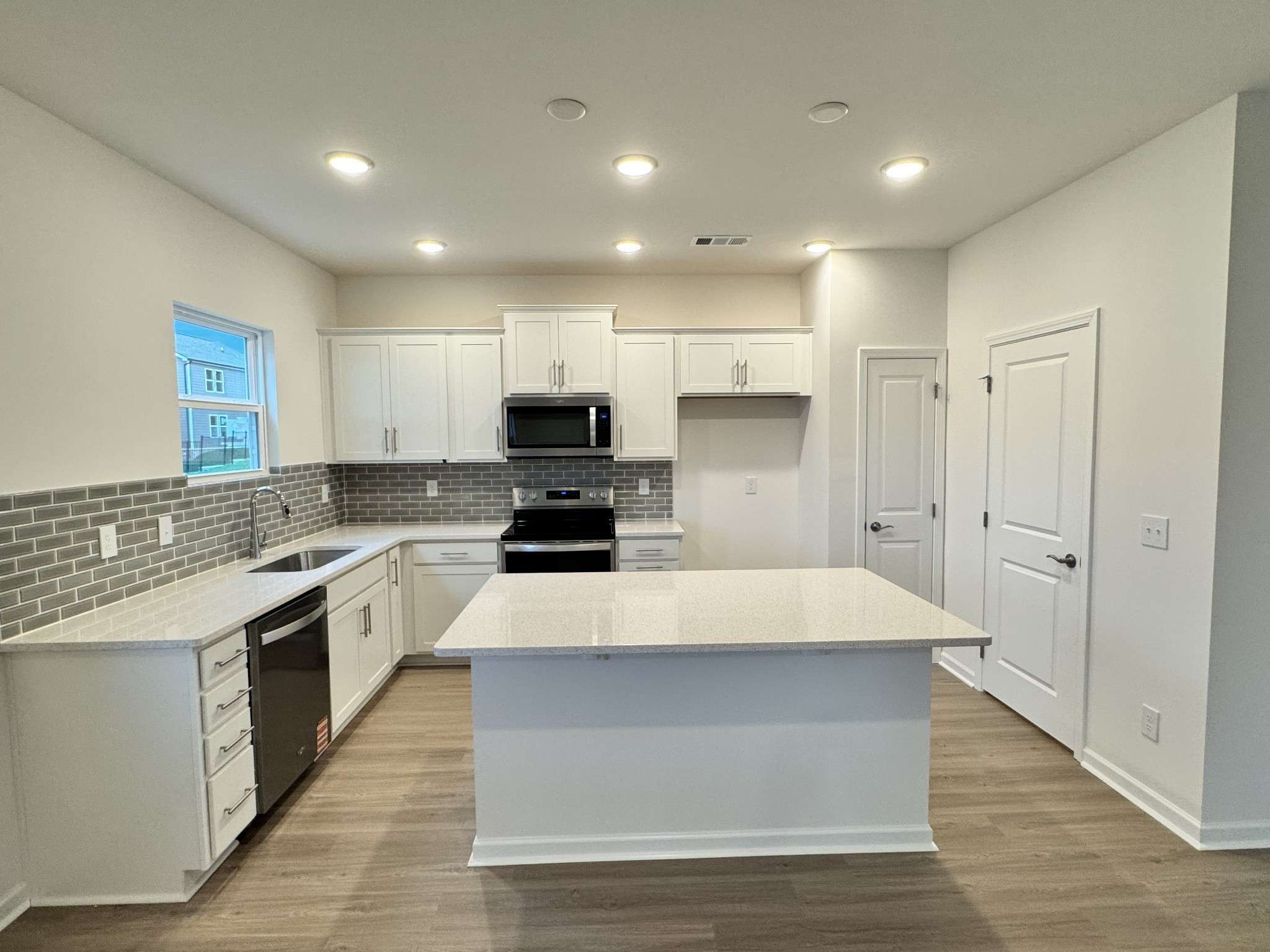 La Vergne, TN 37086,109 Glacier Way
