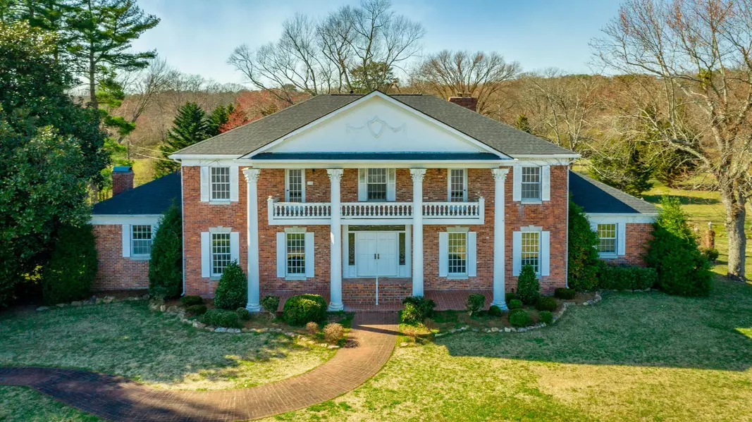 2500 E Brow Road, Signal Mountain, TN 37377