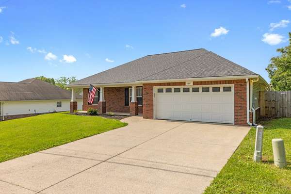 1047 Hummingbird Ln, Spring Hill, TN 37174