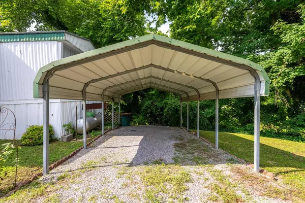 Cumberland City, TN 37050,116 Landiss Ave