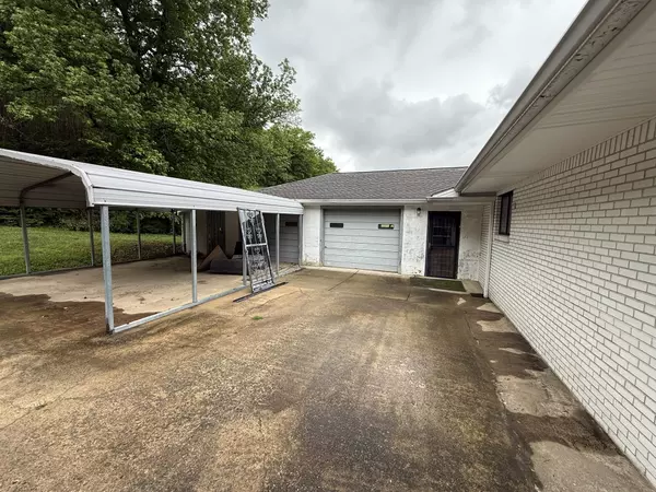 Nashville, TN 37221,8296 Old Harding Pike