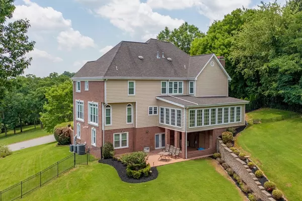 Hixson, TN 37343,1817 Bay Pointe Drive