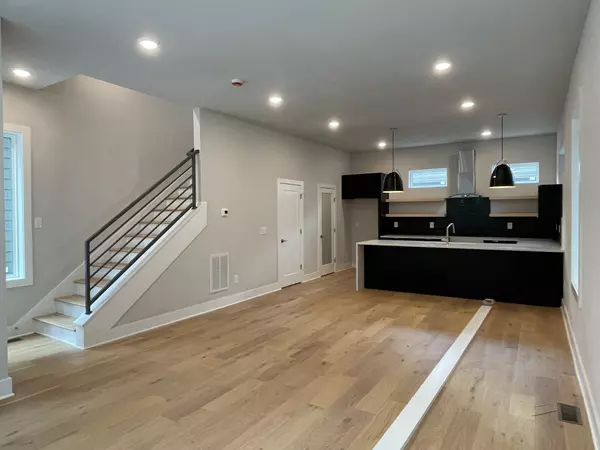 Nashville, TN 37210,1206 1st Ave S #4