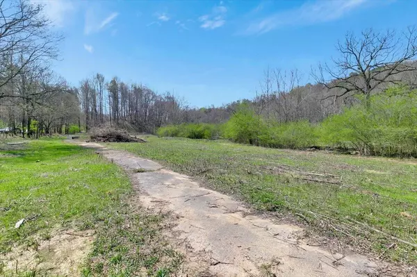 Chattanooga, TN 37415,1009 Reads Lake Road