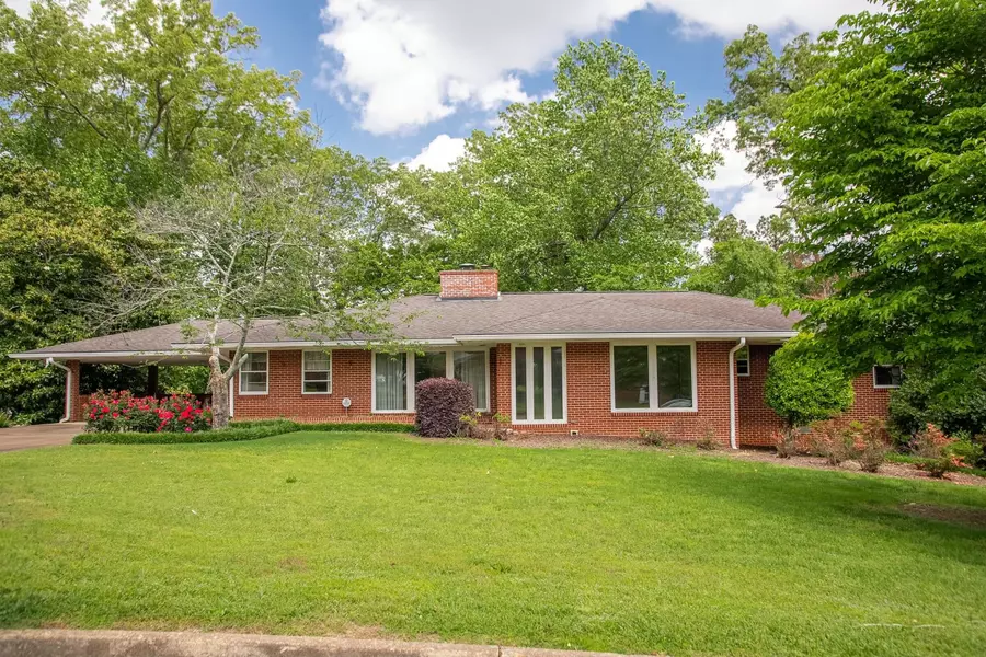 8 N Lynncrest Drive, Chattanooga, TN 37411