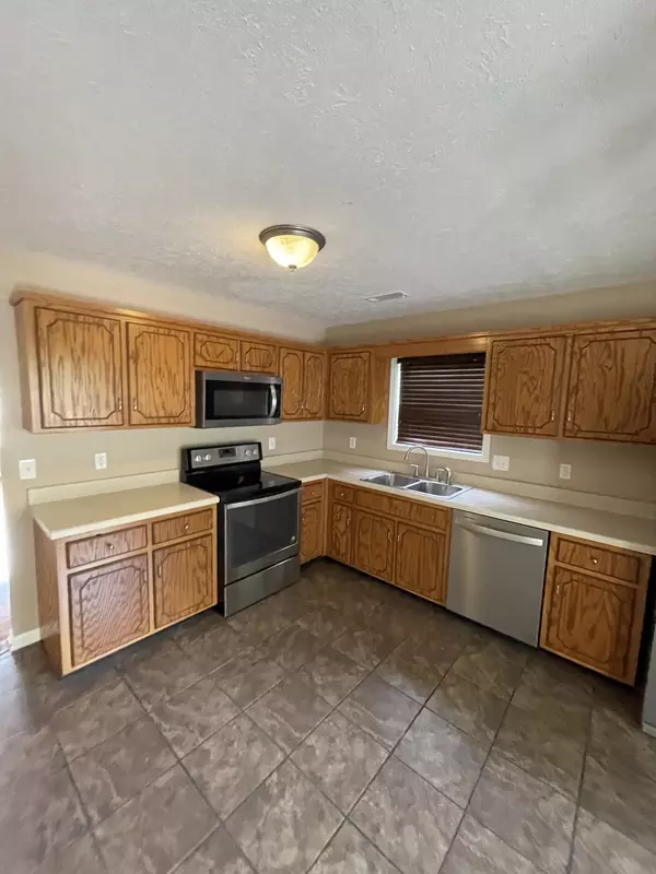 Clarksville, TN 37040,1053 Red Apple Ct
