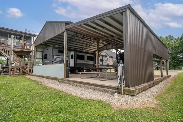 Clifton, TN 38425,1038 WC Pickett Road