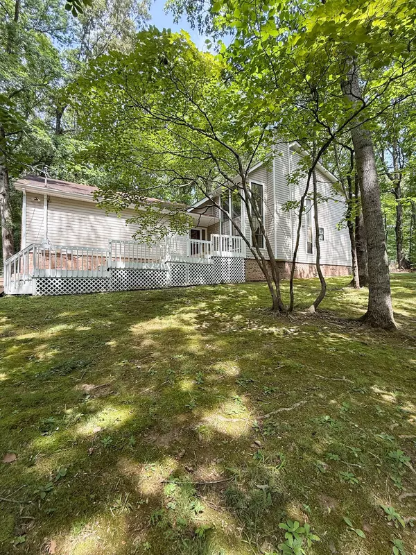 1209 Hardwood Trl, Burns, TN 37029