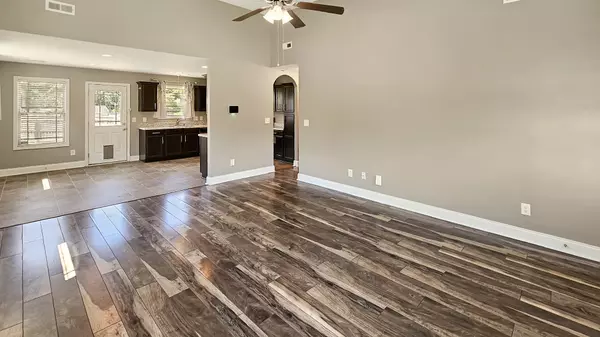 Clarksville, TN 37042,562 Medallion Cir