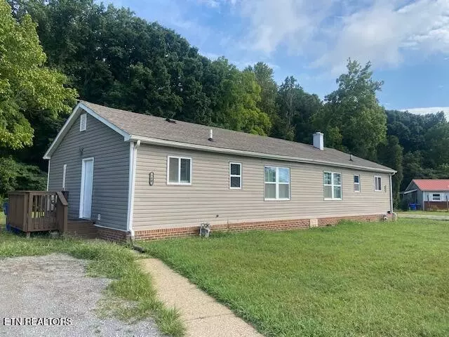 178180 Hillside Rd, Oak Ridge, TN 37830