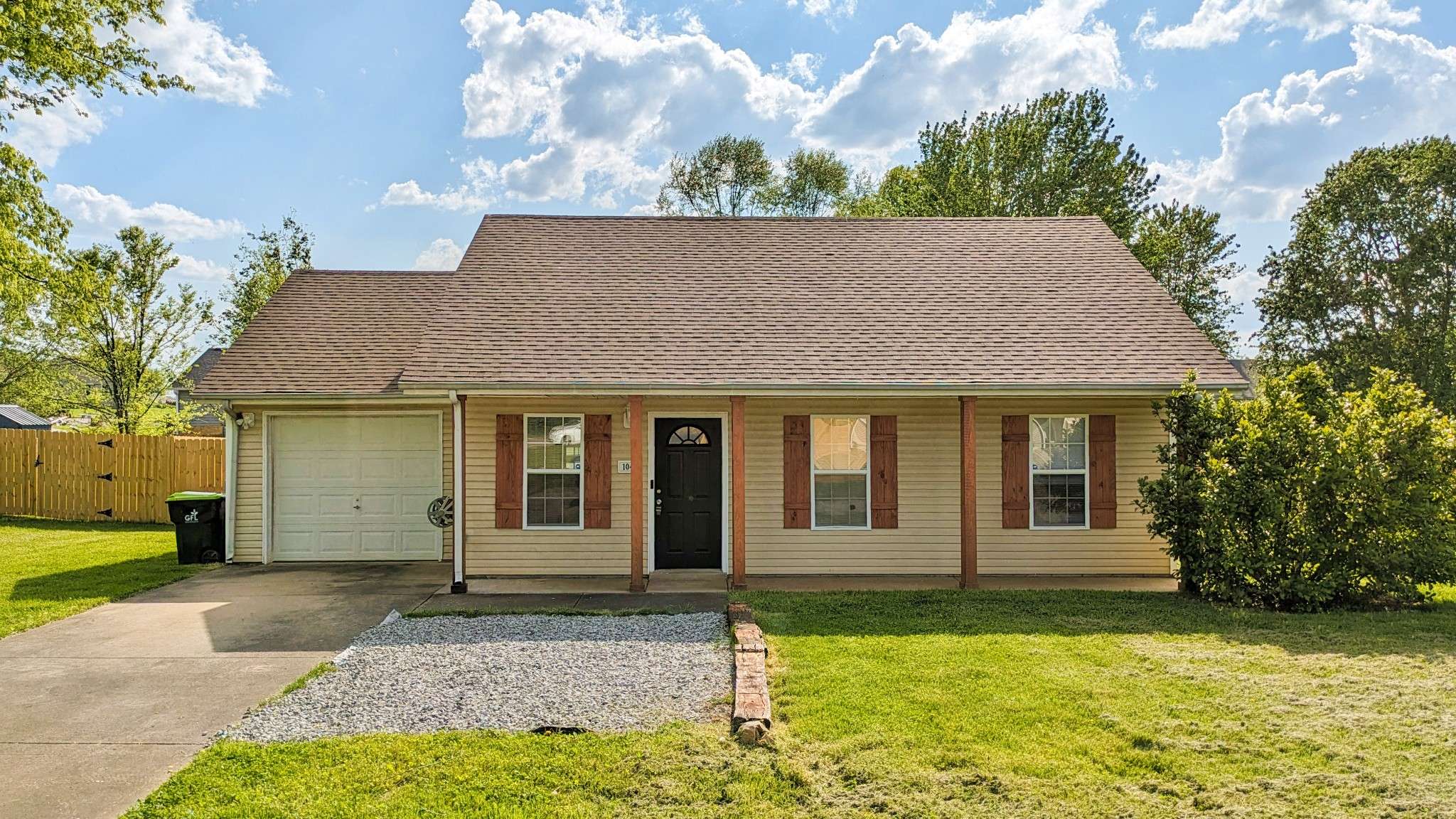 1042 Waterford Cir, Clarksville, TN 37040