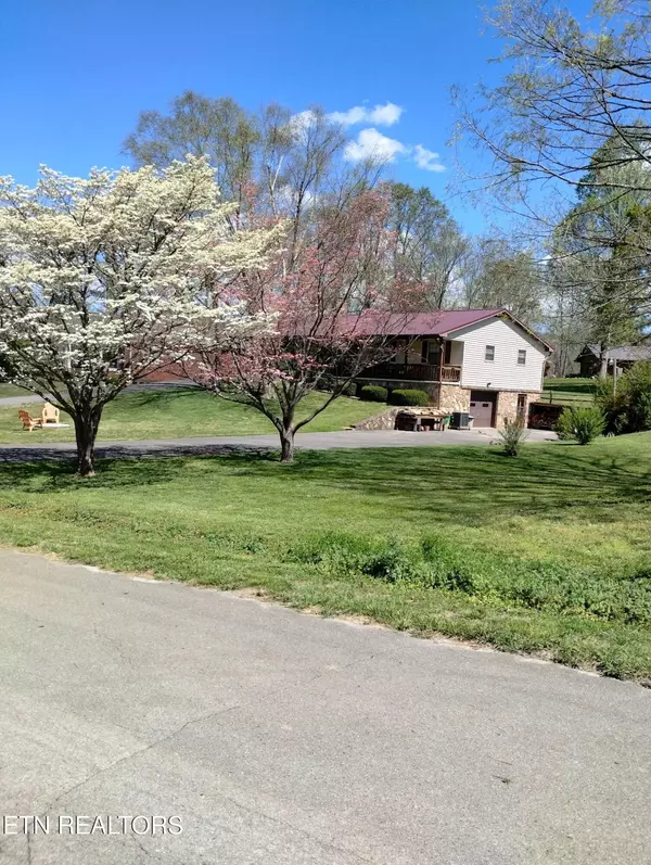 311 E Chestnut Hill Rd, Townsend, TN 37882