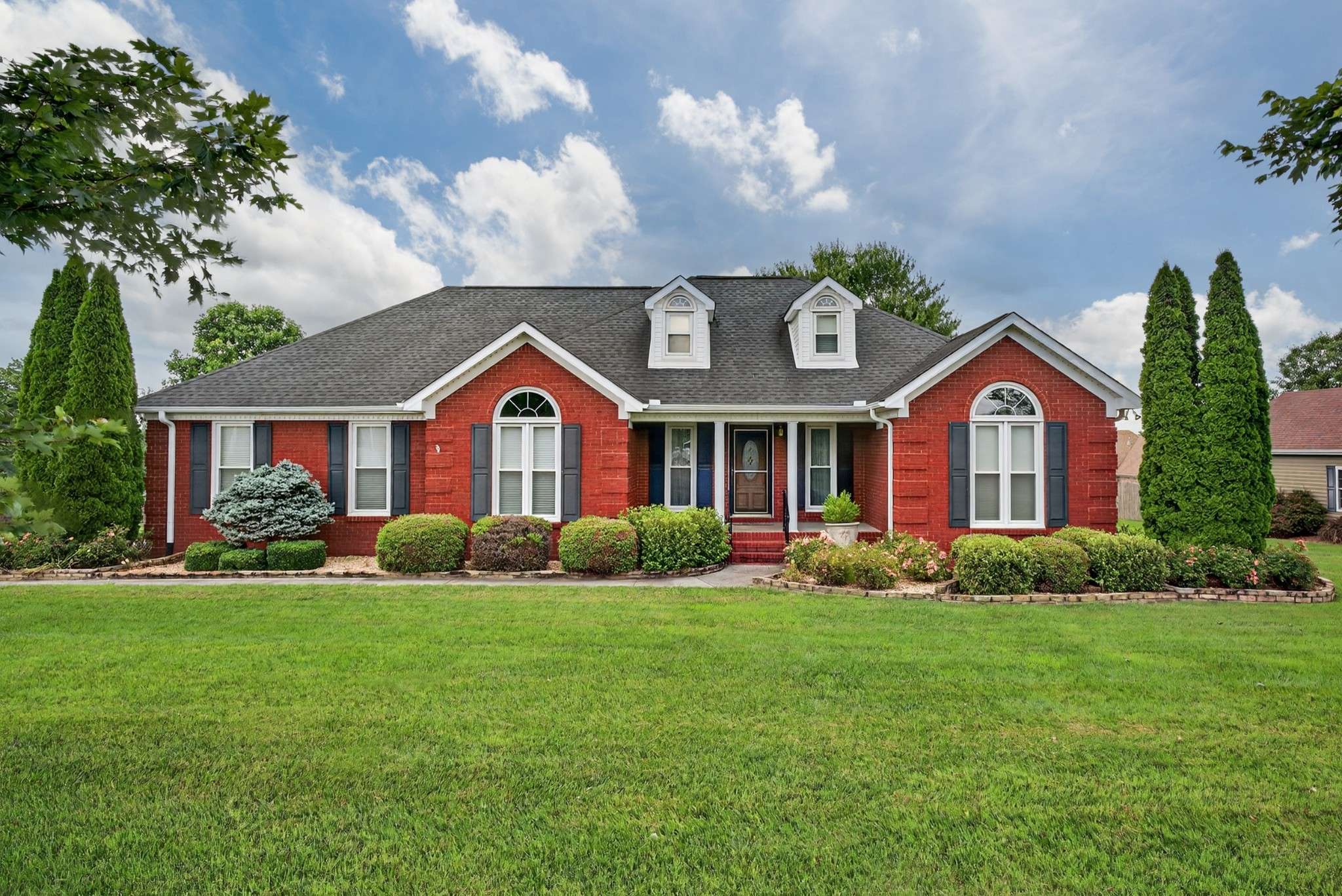 19 Jonathan Dr, Fayetteville, TN 37334