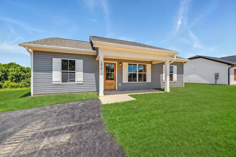 1073 Landing Ln, Adams, TN 37010