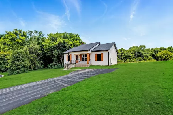 1097 Landing Ln, Adams, TN 37010