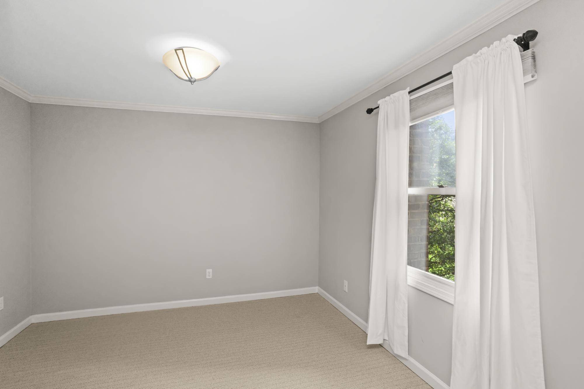 Nashville, TN 37215,150 Hillsboro Pl #150