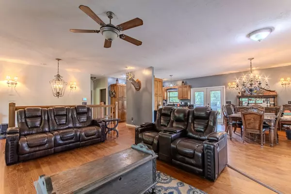 Hollow Rock, TN 38342,731 Barren Springs Rd
