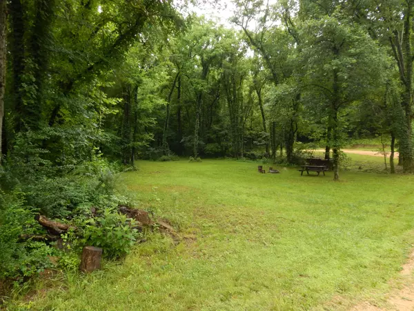 Clifton, TN 38425,321 Ian Dr