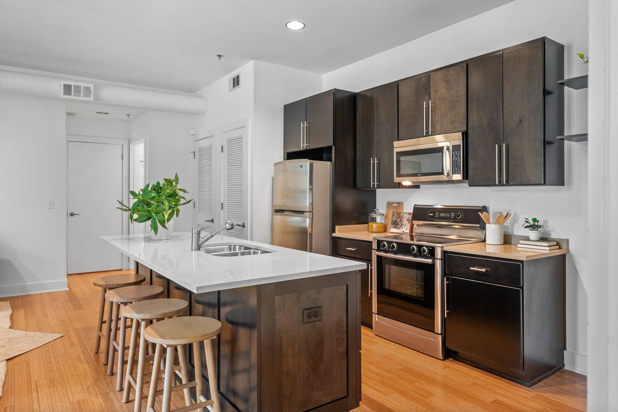 Nashville, TN 37206,201 S 11th St