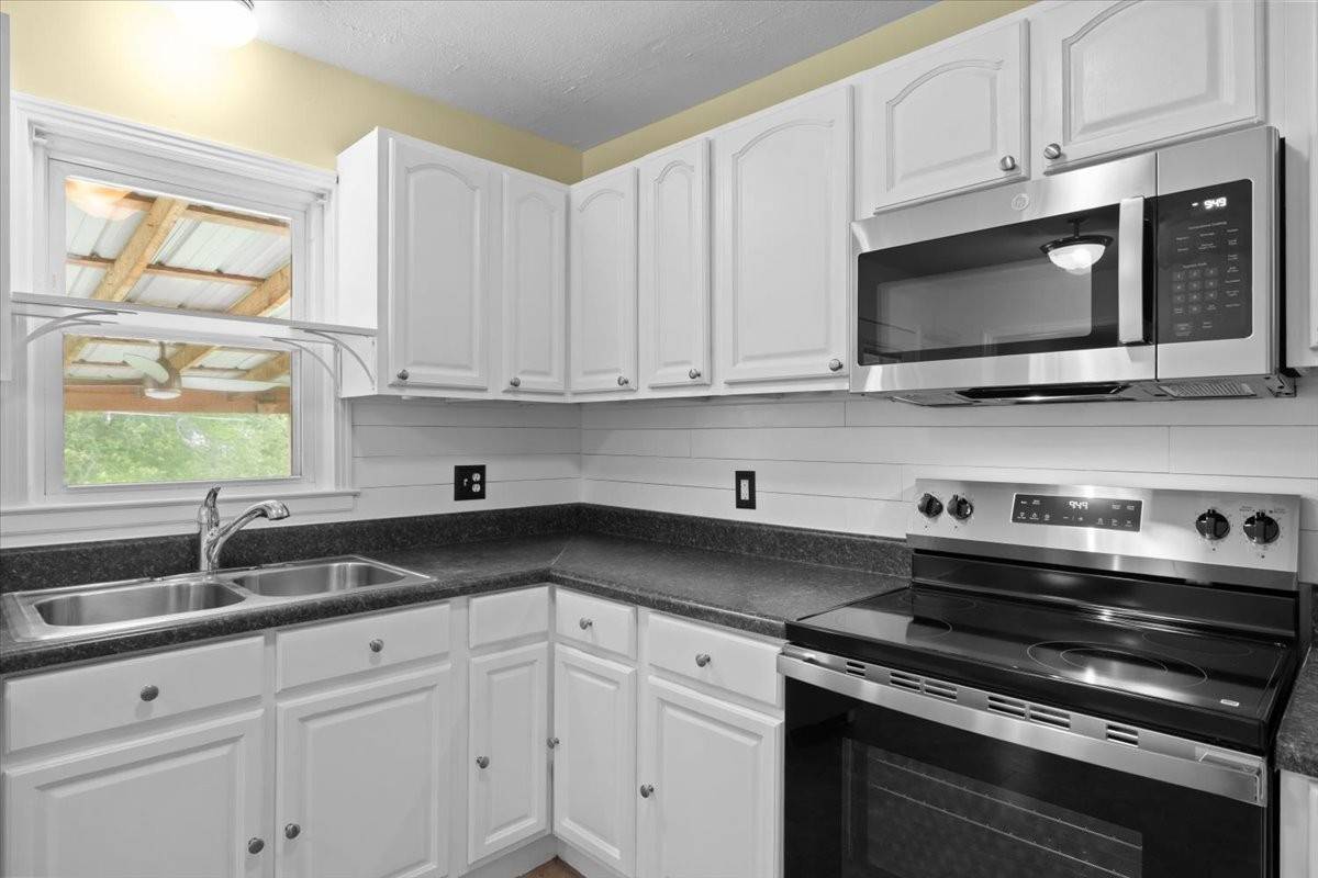 Waverly, TN 37185,207 Pine Hill Dr