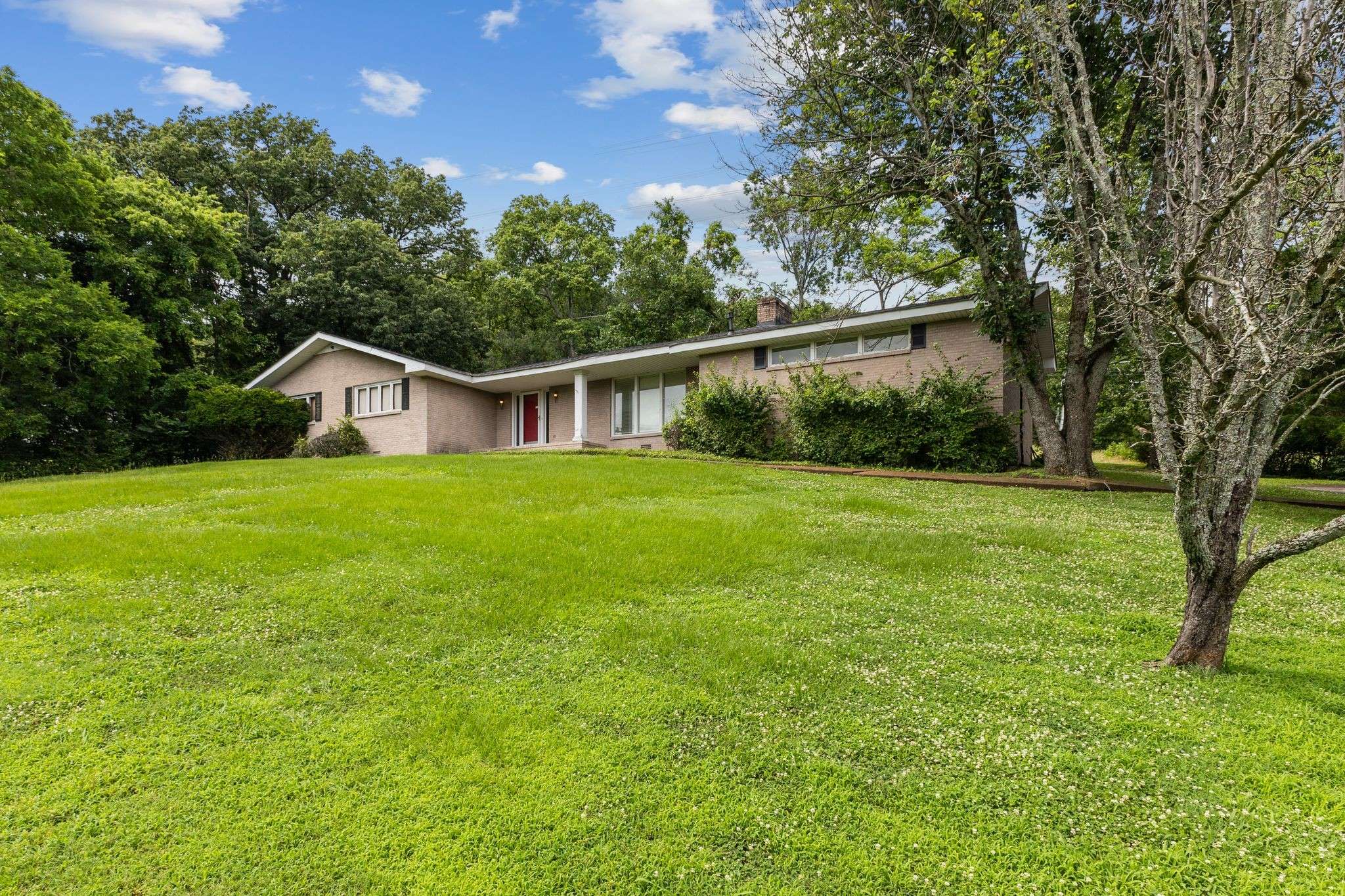 Nashville, TN 37220,824 Forest Hills Dr
