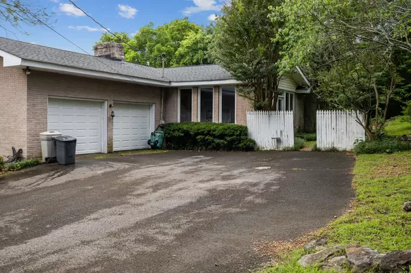 Nashville, TN 37220,824 Forest Hills Dr
