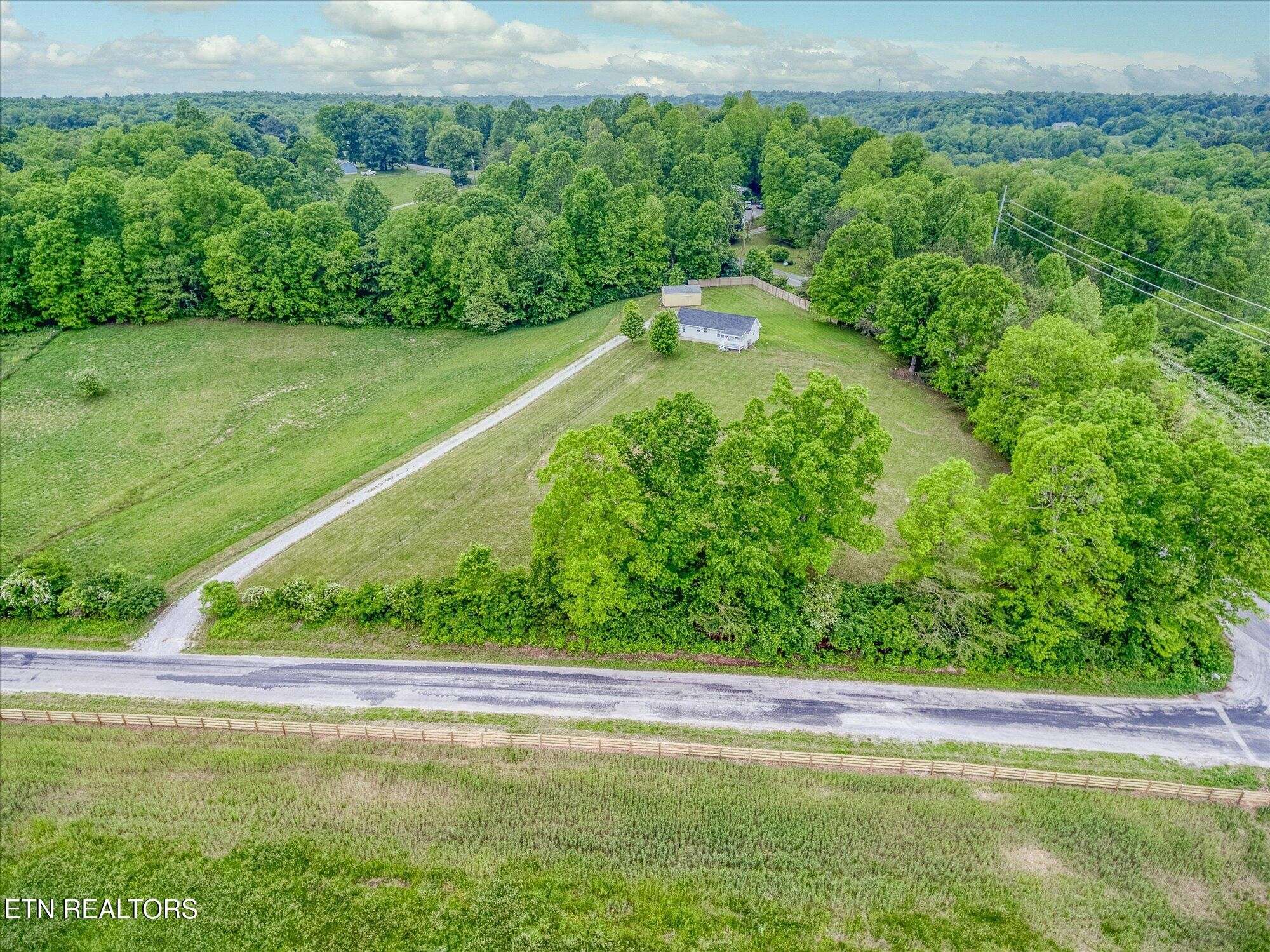 1447 Dykes Rd, Crossville, TN 38571