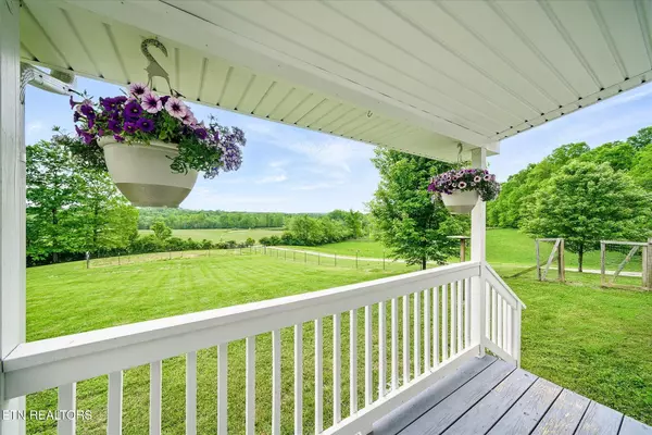 1447 Dykes Rd, Crossville, TN 38571
