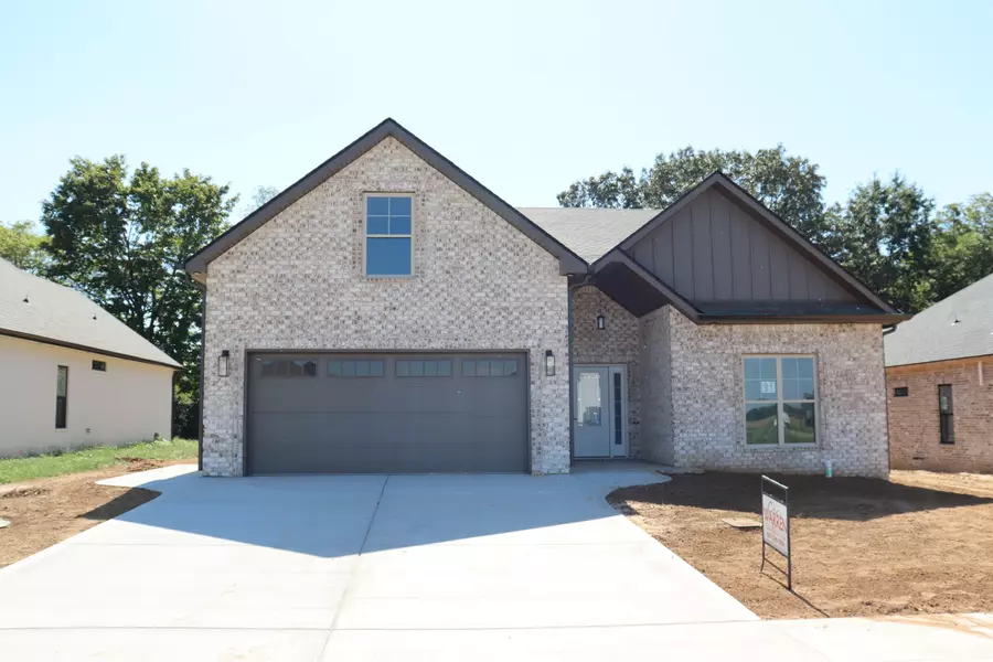 718 Southern Pine Trl, Clarksville, TN 37043
